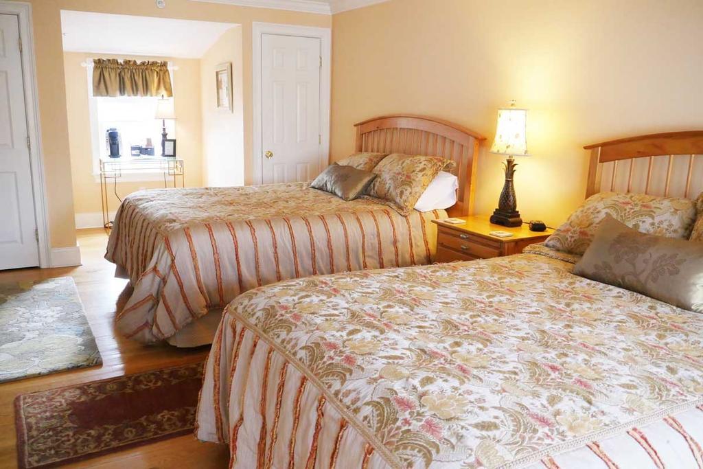Compass Rose Inn Нюбърипорт Екстериор снимка