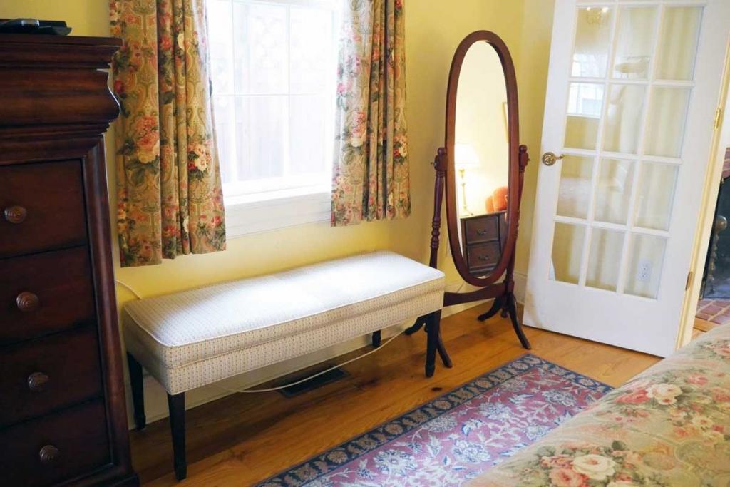 Compass Rose Inn Нюбърипорт Екстериор снимка