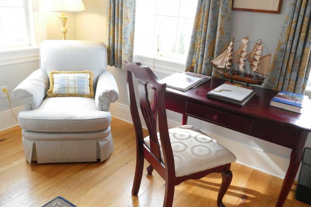 Compass Rose Inn Нюбърипорт Екстериор снимка