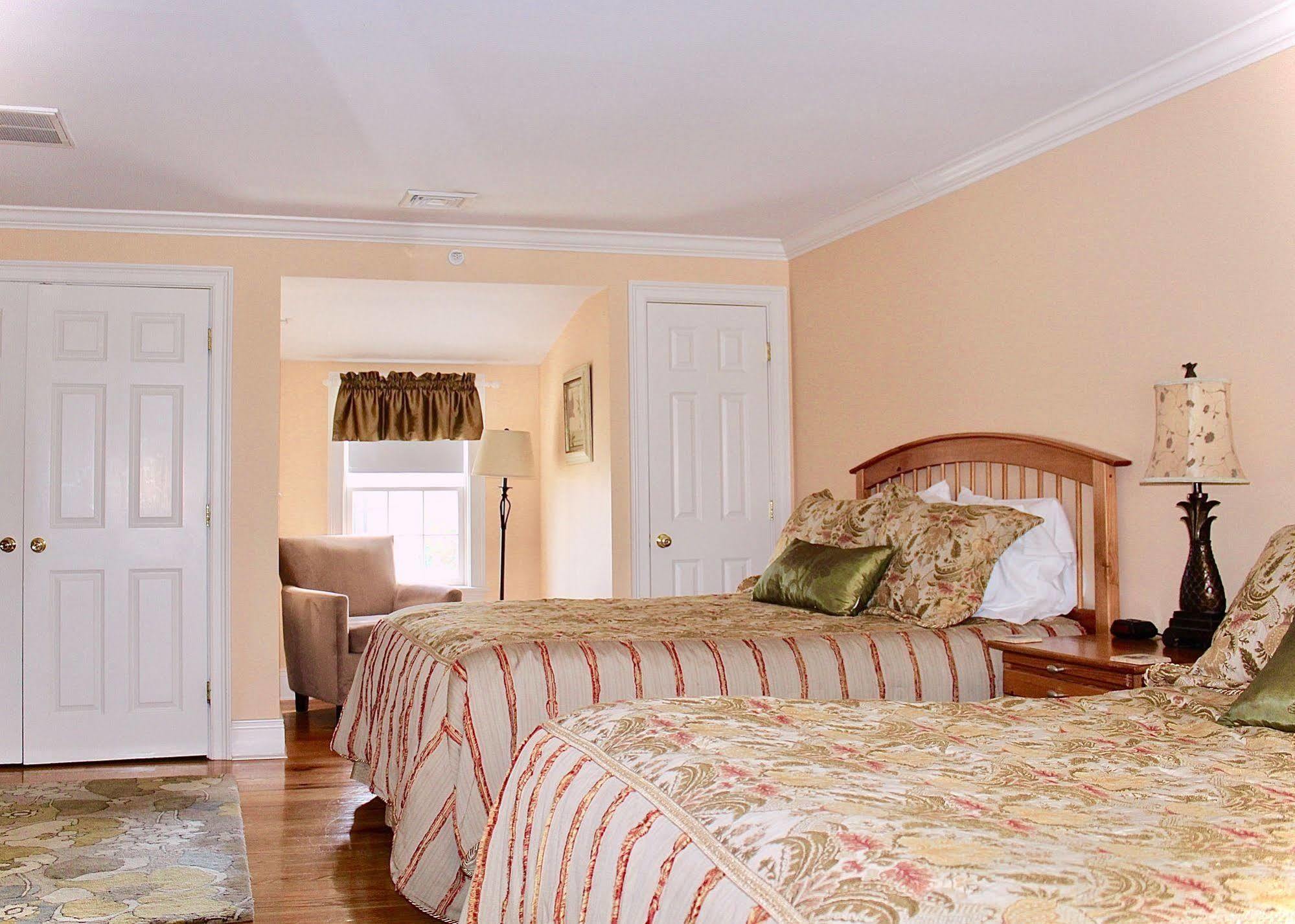 Compass Rose Inn Нюбърипорт Екстериор снимка