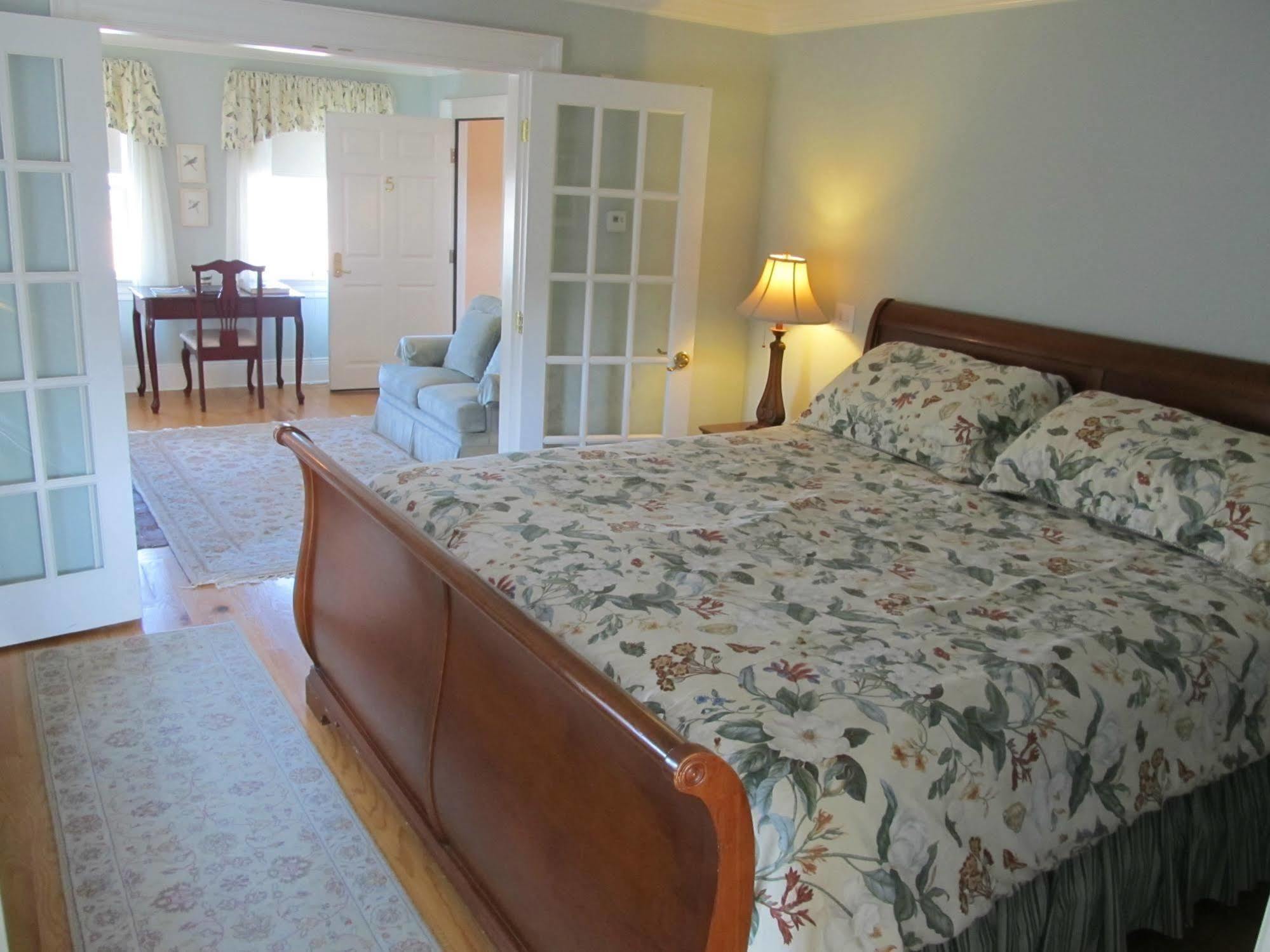 Compass Rose Inn Нюбърипорт Екстериор снимка