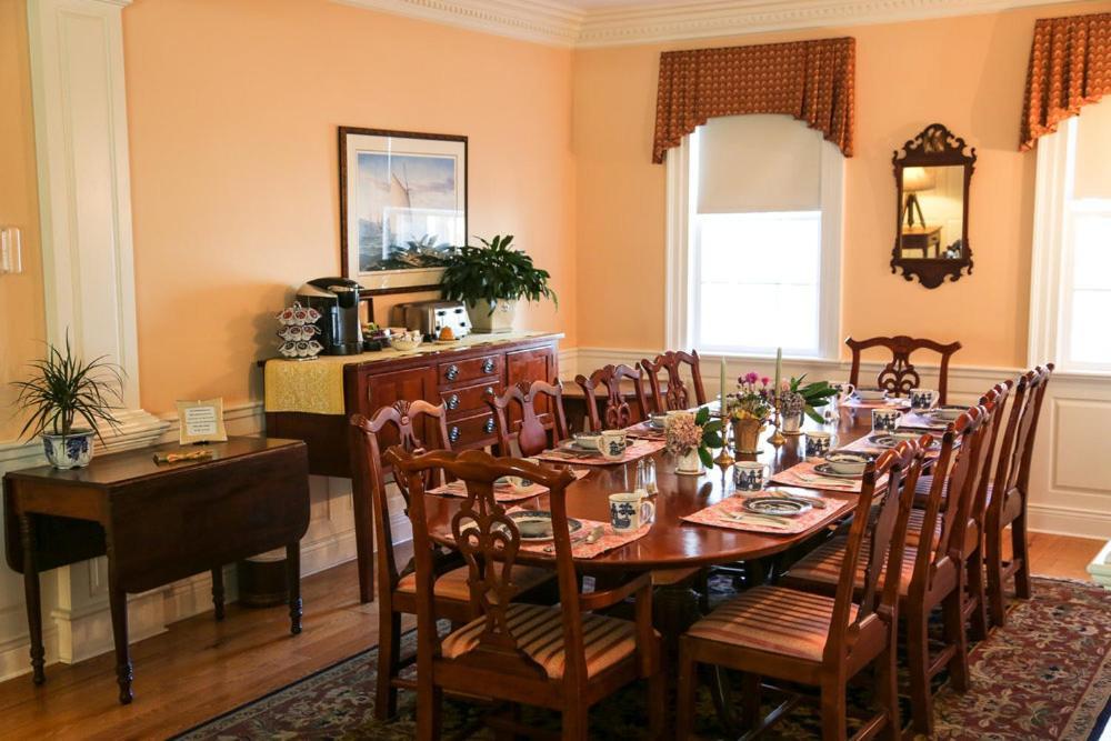 Compass Rose Inn Нюбърипорт Екстериор снимка